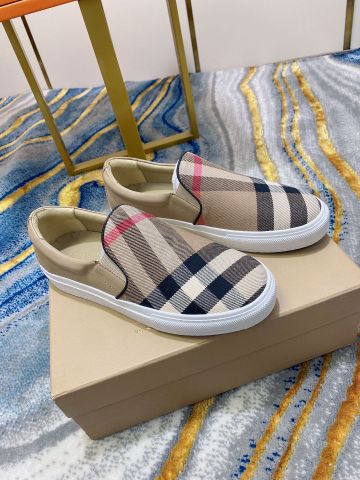 Giày slip on nam Burberry* kẻ đẹp SIÊU CẤP