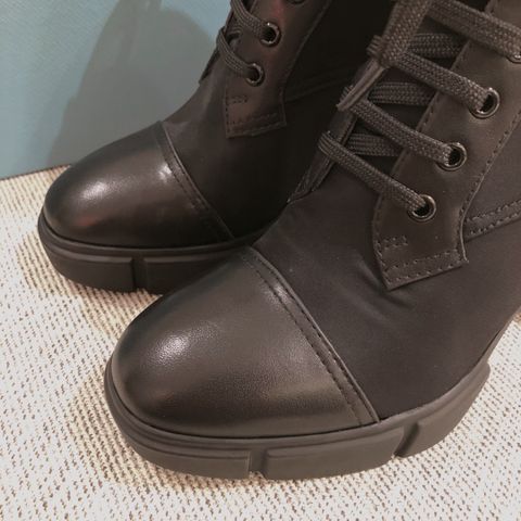 Boot PRADA* dáng khoẻ gót to cao 10cm đẹp SIÊU CẤP