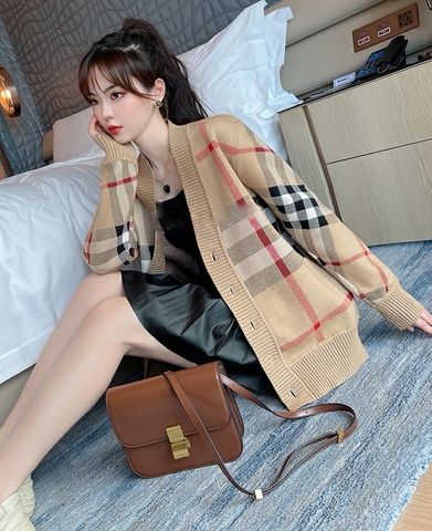 Áo khoác len nữ kẻ Burberry