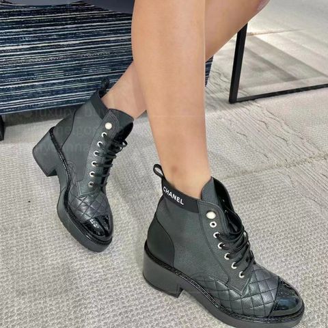 Boot chanel* cổ thấp da bò trần trám kiểu đẹp màu trắng và đen