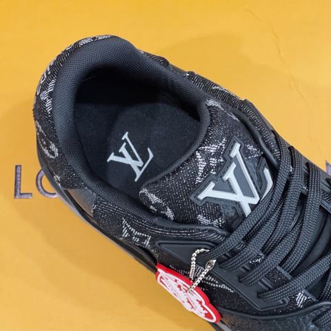 Sneaker LV* trainer hoạ tiết Monogram pha da kiểu đẹp