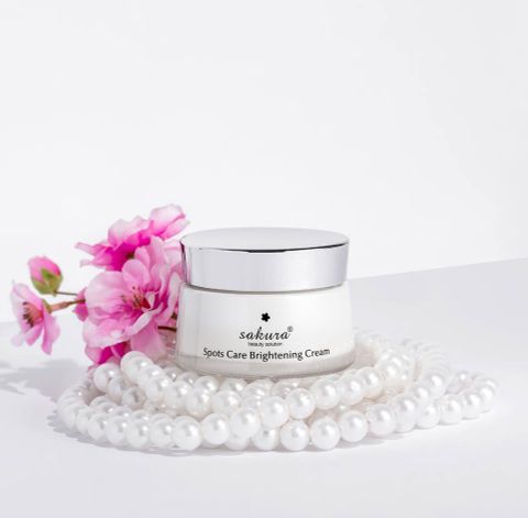  Kem dưỡng trắng sáng da Sakura Spots Care Brightening Cream 