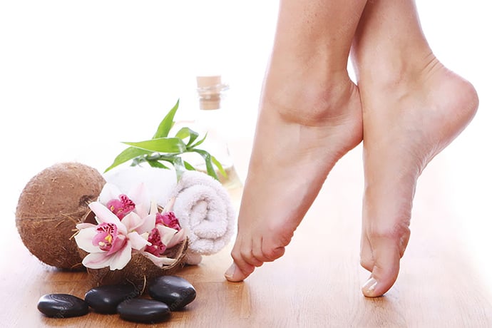 Ngâm chân thuốc bắc, massage bấm huyệt lưu thông tuần hoàn máu gan bàn chân
