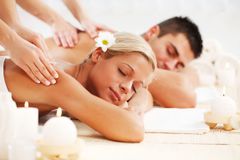 Ngâm chân thuốc bắc, massage bấm huyệt