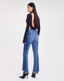 Quần Jeans Nữ Dáng Loe Cắt Lai Cách Điệu. Stylized Raw Hem Cut Flared Fit Jeans - 122WD2084F2950