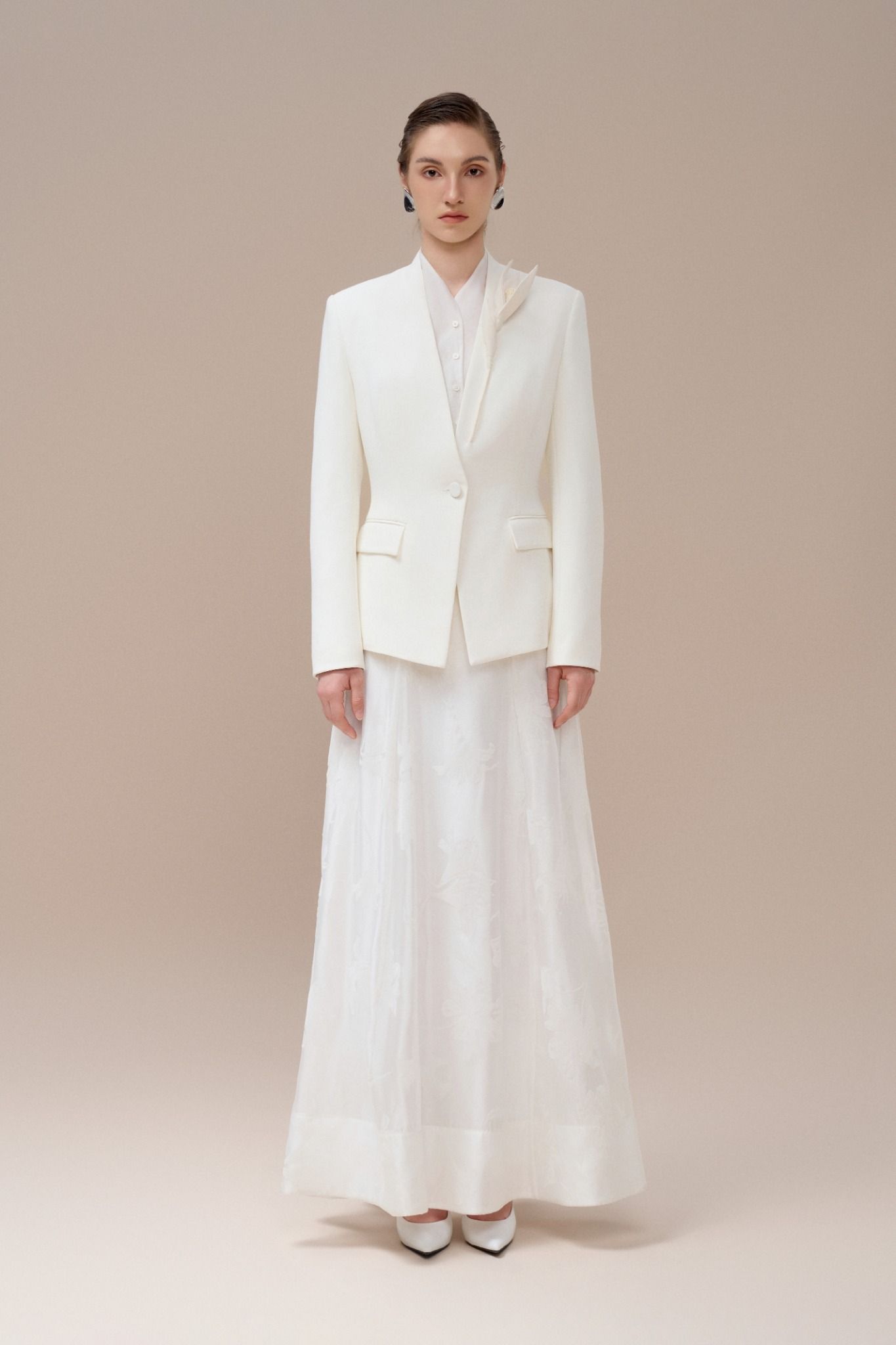 HAZEL SINGLE- BREASTED COLLARLESS BLAZER