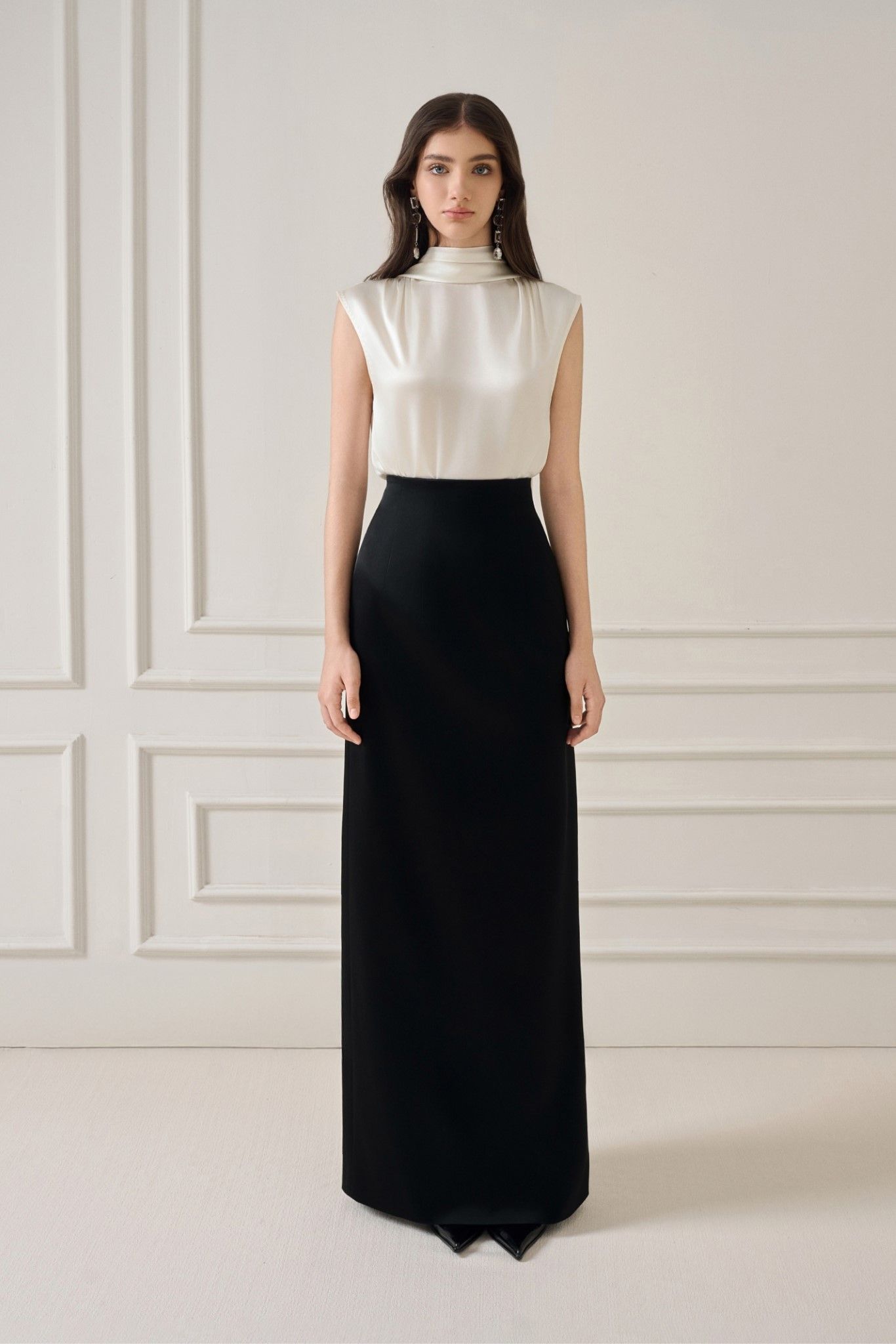 YANNE SILK SLEEVELESS BLOUSE