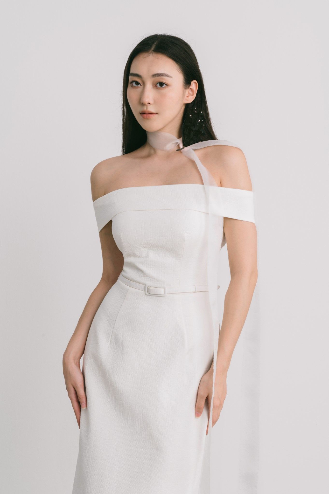 Đầm Suông Trễ Vai Nữ White Ant EMILIA OFF THE SHOULDER DRESS 120200001.001