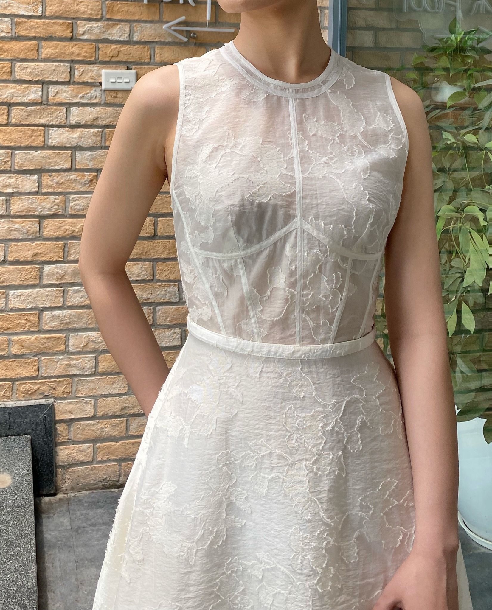 Đầm Sát Nách Nữ Họa Tiết WHITE ANTJESS CIRCULAR DRESS 120400192