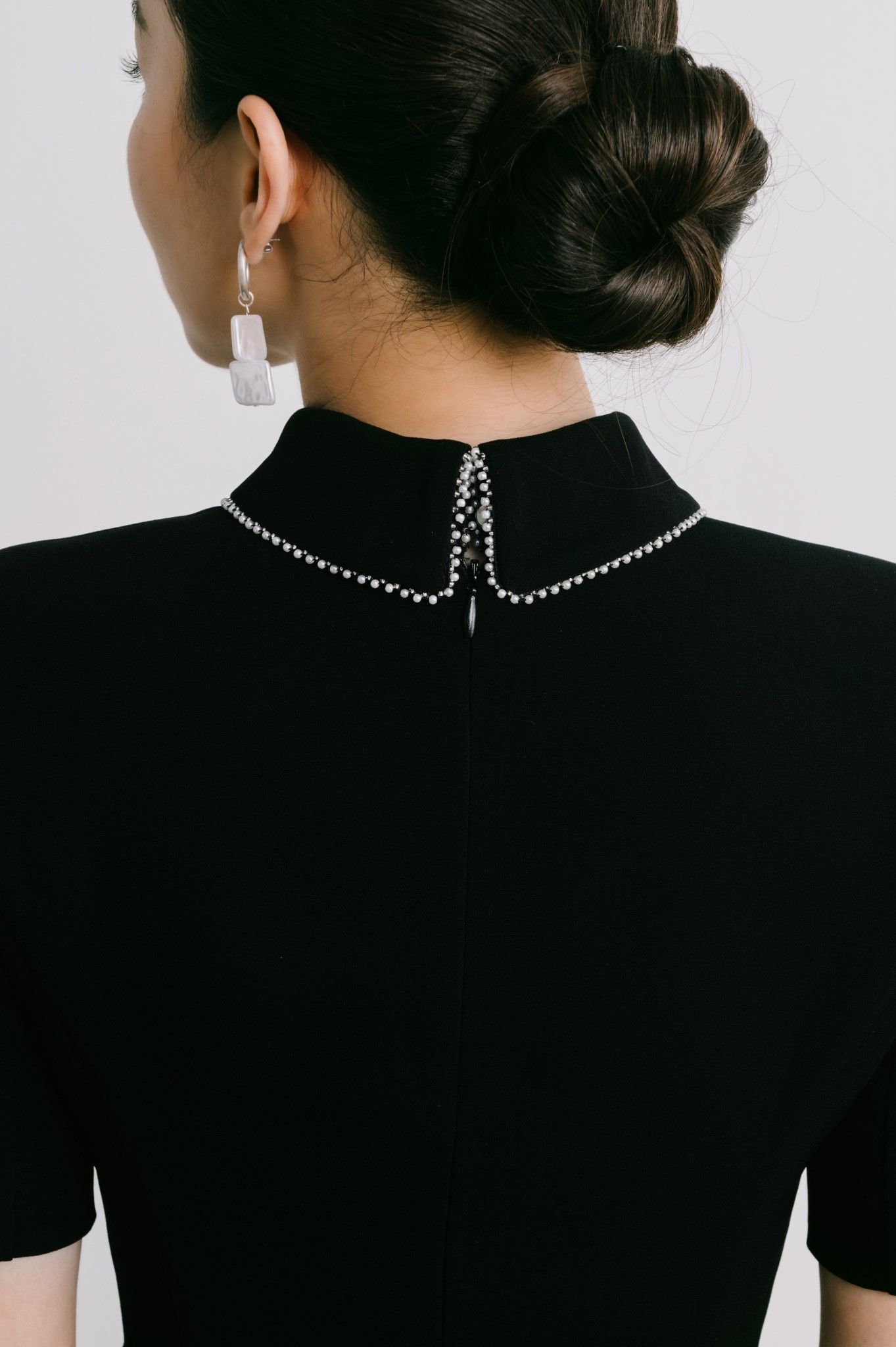 ILY CHAIN DETAIL MIDI DRESS