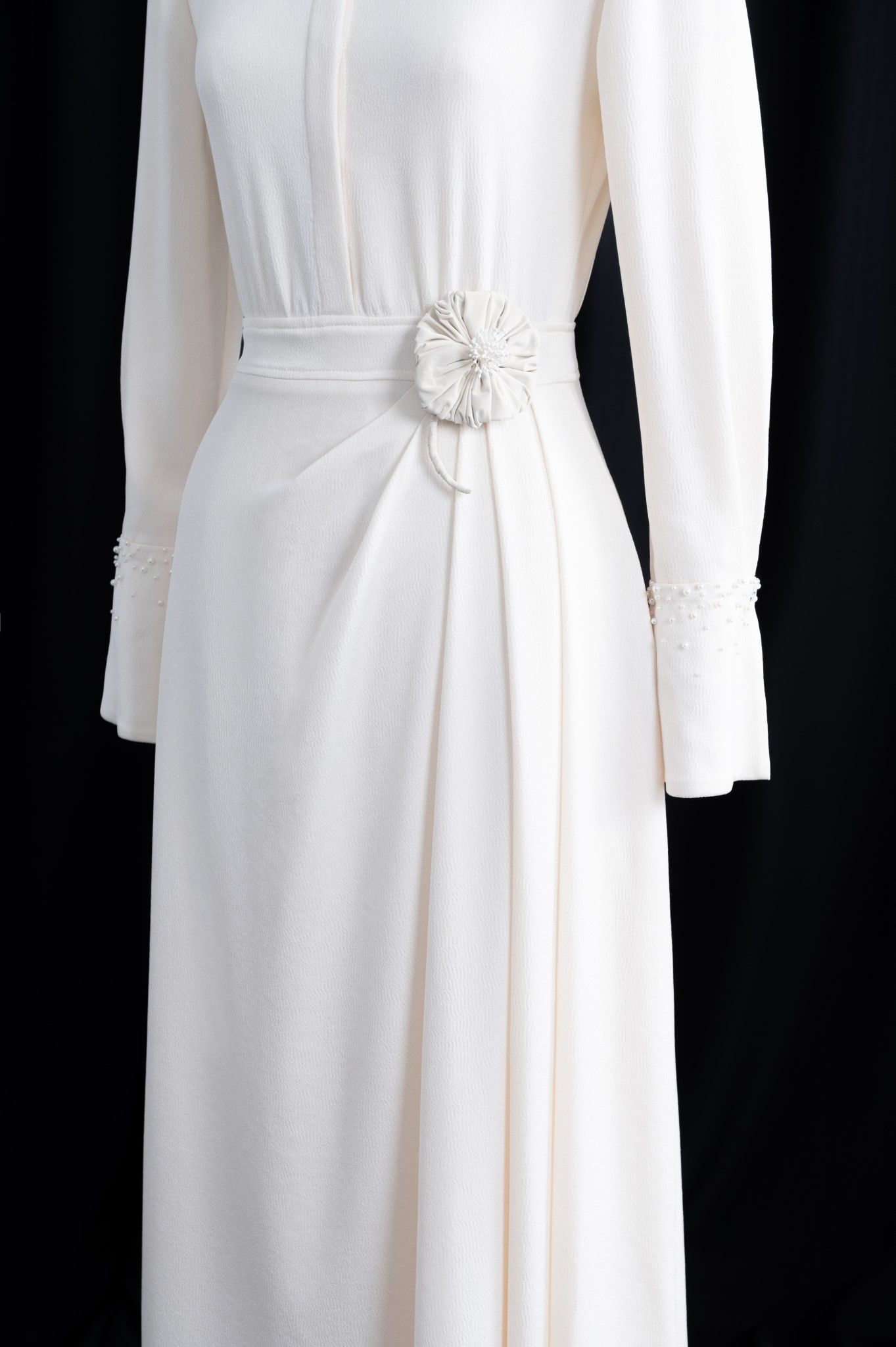 Đầm Dài Cổ Tàu Nhún Eo Nữ WHITE ANT JENNY EMBELLISHED MAXI DRESS 121500001
