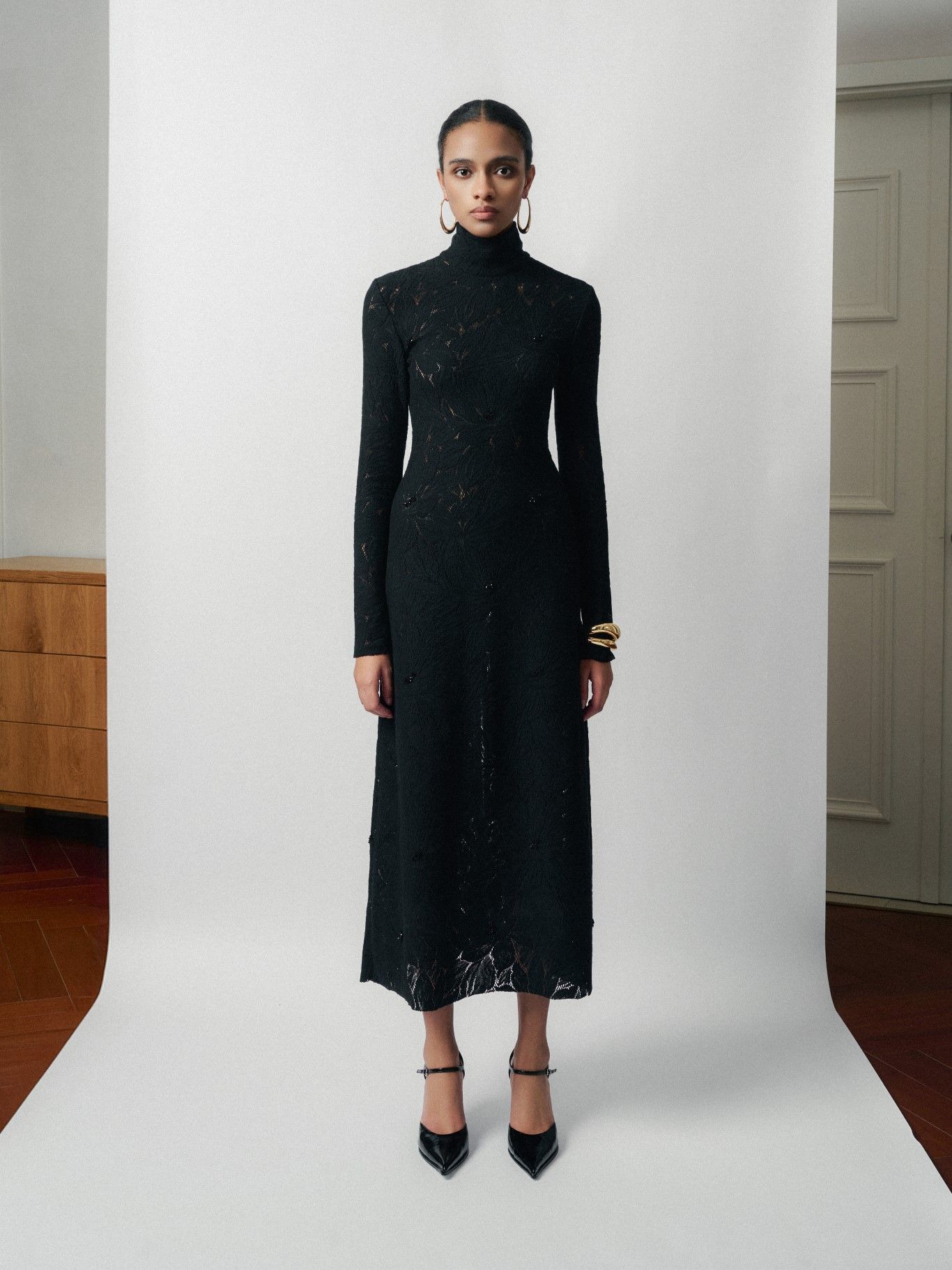 STELLA EMB LACE MIDI DRESS