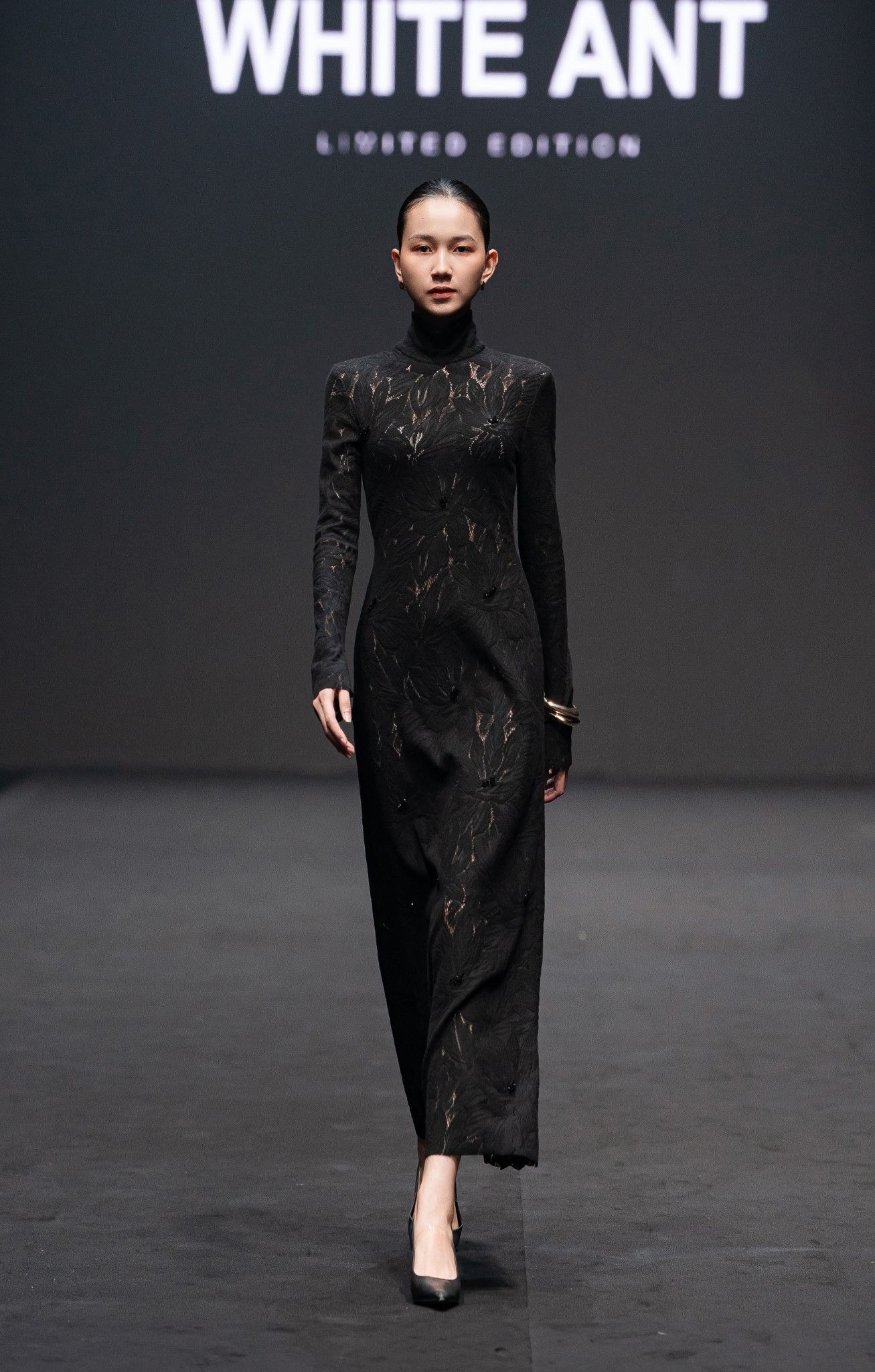 STELLA EMB LACE MIDI DRESS
