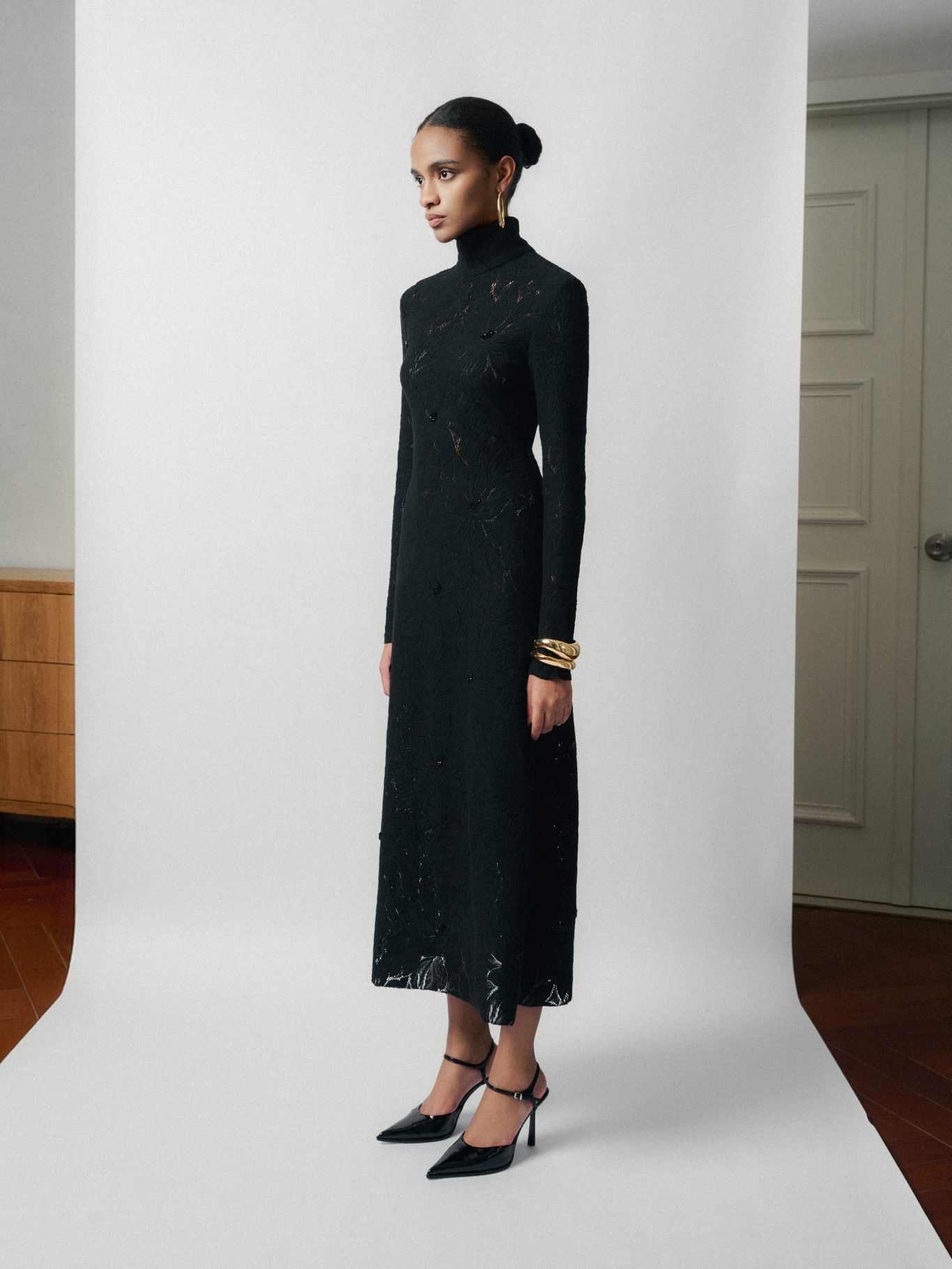 STELLA EMB LACE MIDI DRESS