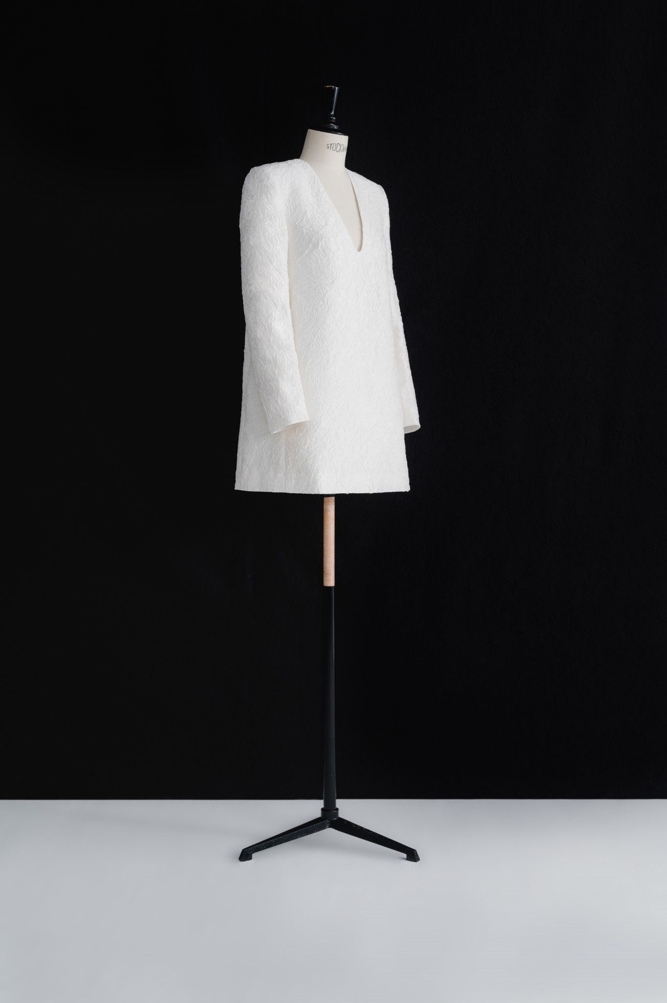 Đầm Suông Cổ V Tay Dài Nữ White Ant PHOEBE MINI DRESS 121700008.001