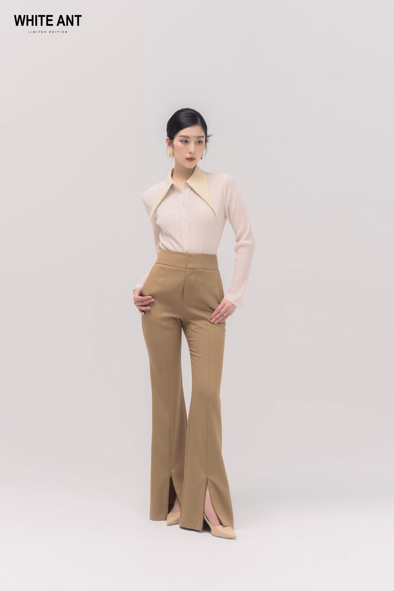 Quần Đứng Ống Loe Xẻ Trước Nữ White Ant HEBE BELL-BOTTOMS PANTS 160130004.200