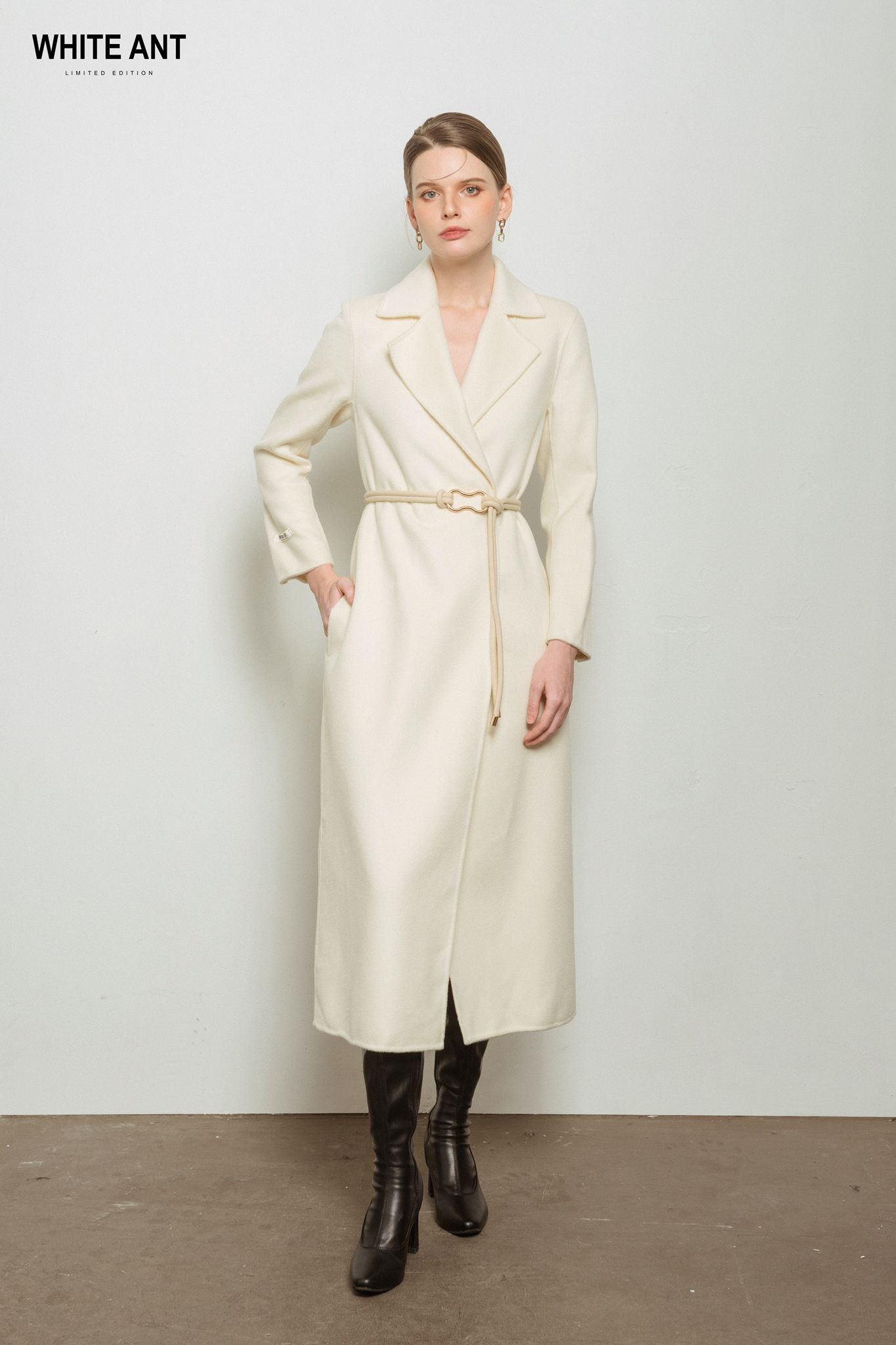 Măng Tô Dạ Lông Tơ Dê Khâu Tay 100% Nữ White Ant GAIA LONG COAT 150631001.002