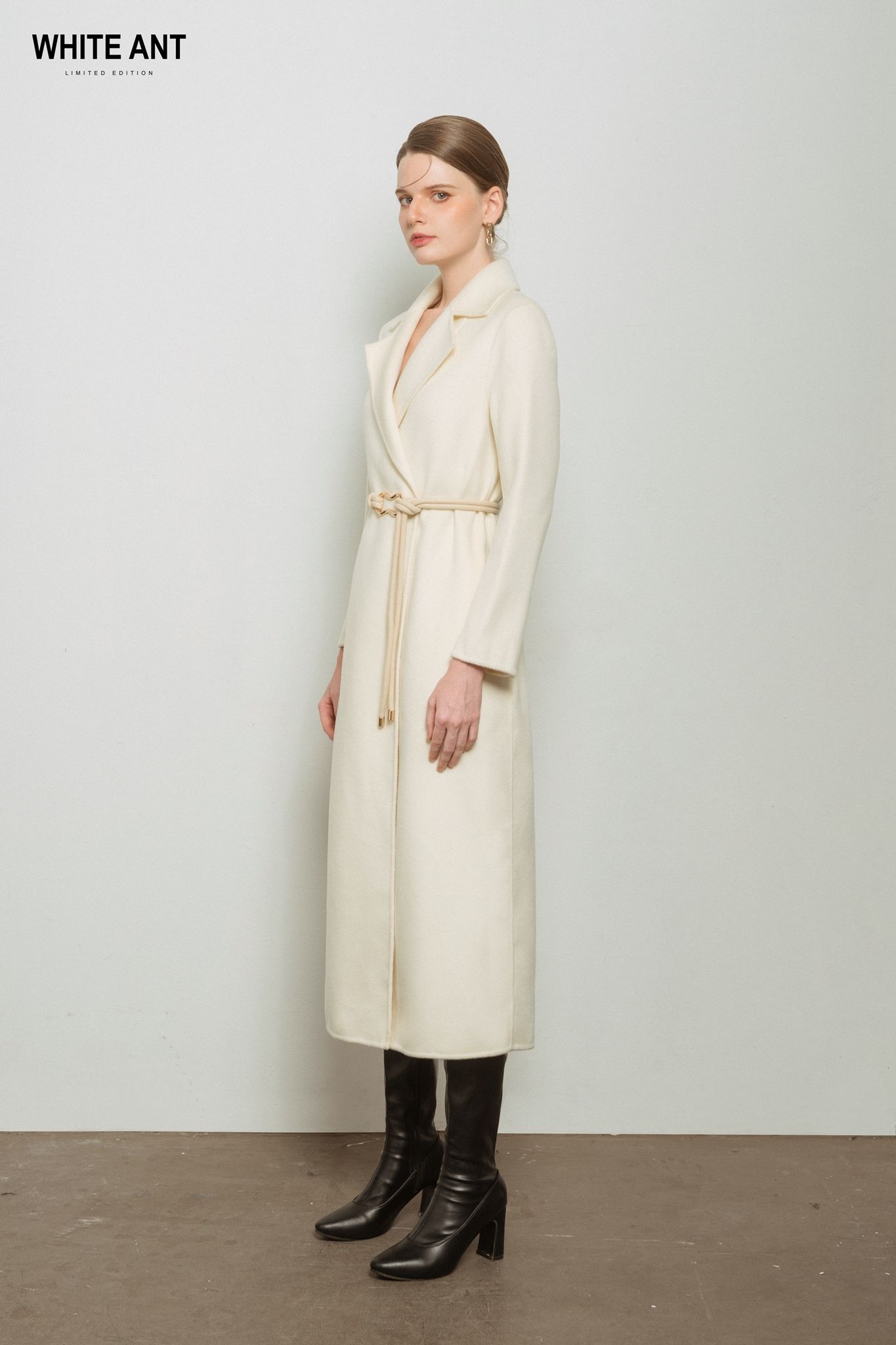 Măng Tô Dạ Lông Tơ Dê Khâu Tay 100% Nữ White Ant GAIA LONG COAT 150631001.002