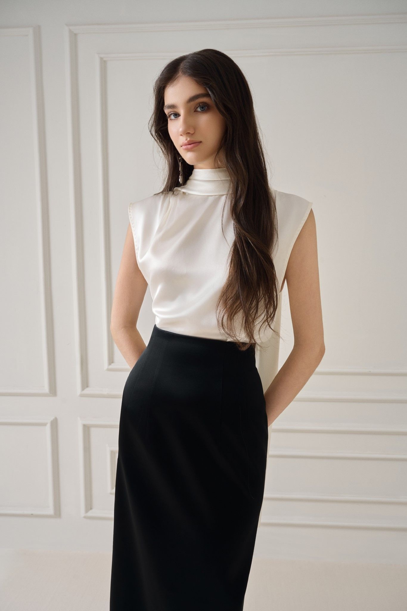 YANNE SILK SLEEVELESS BLOUSE