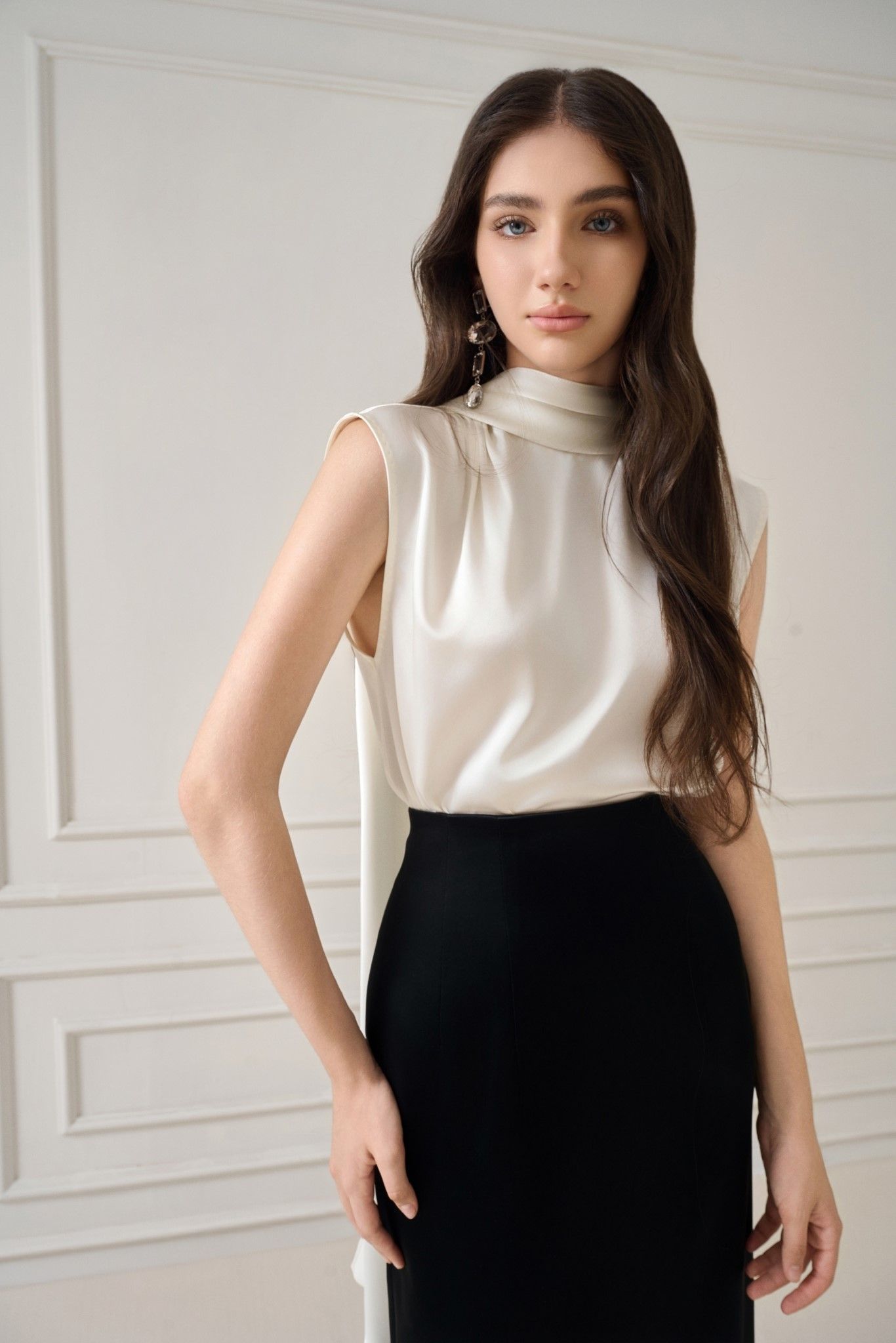 YANNE SILK SLEEVELESS BLOUSE