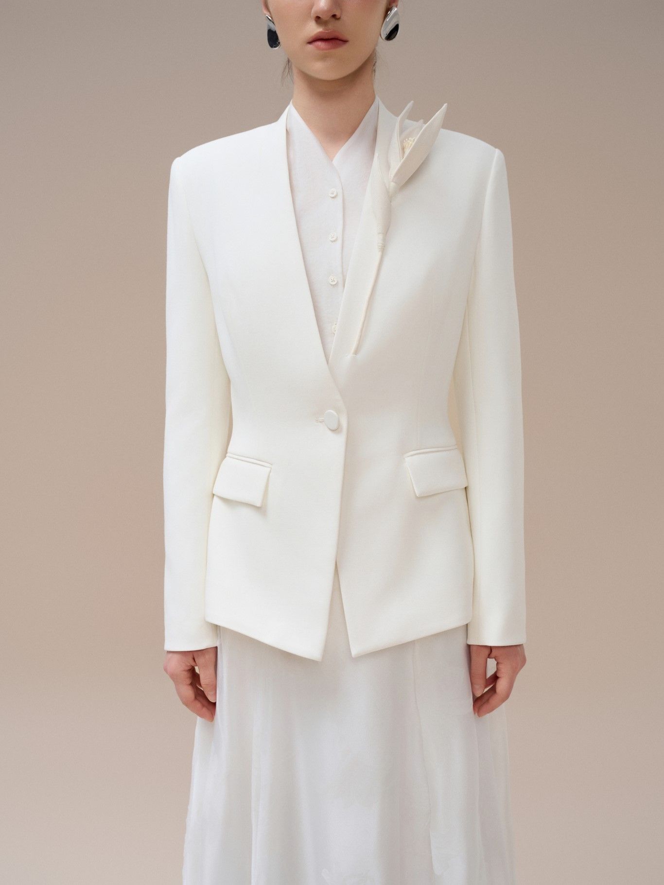 HAZEL SINGLE- BREASTED COLLARLESS BLAZER