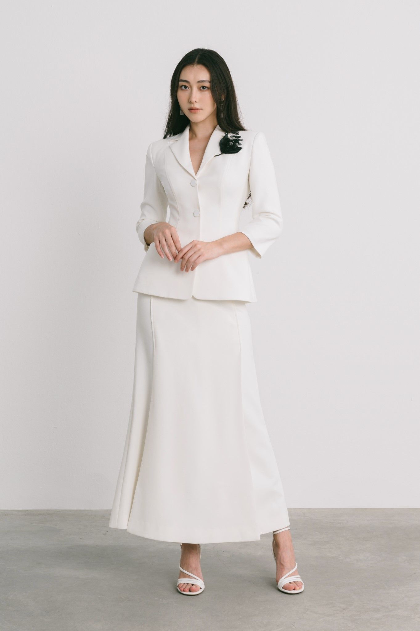 Chân Váy Dáng Dài Xẻ Trước Nữ White Ant HANI LONG SKIRT 110900001