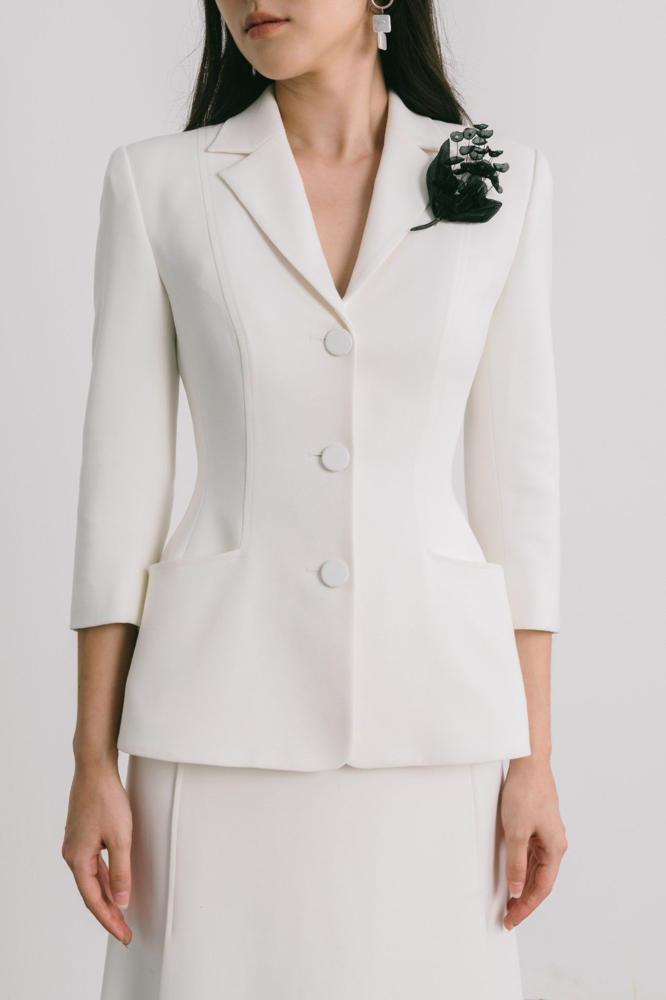 Áo Blazer Tay Lửng Nữ White Ant FIONA SINGLE BREASTED BLAZER 180500095