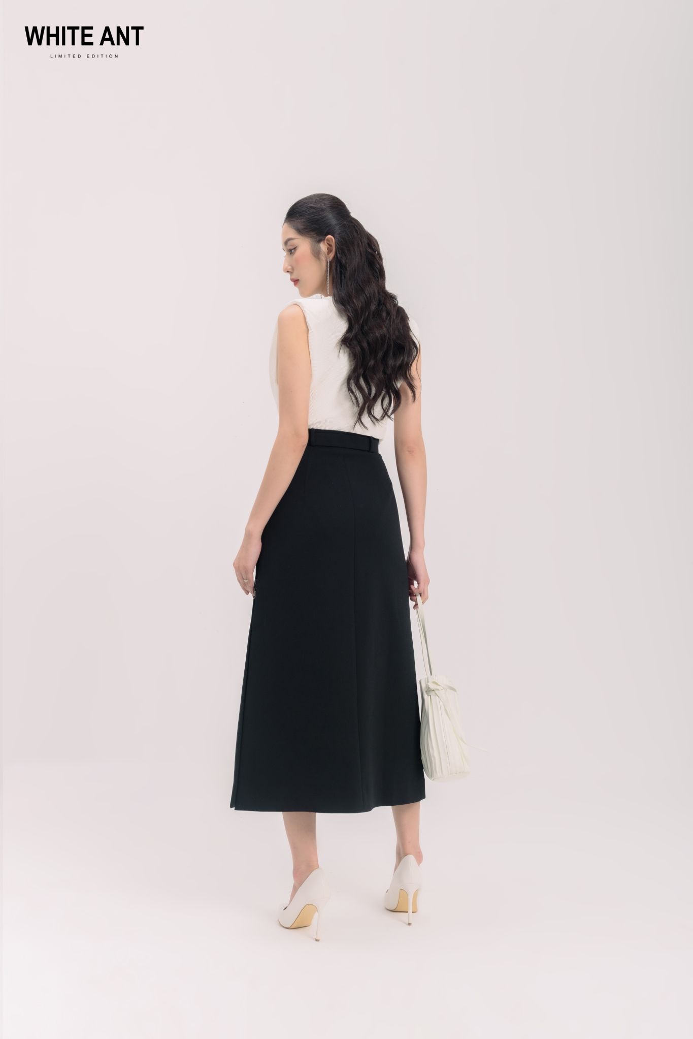 Chân Váy A Dáng Dài Xẻ Hông Nữ White Ant BEVIS MIDI SKIRT 110103008