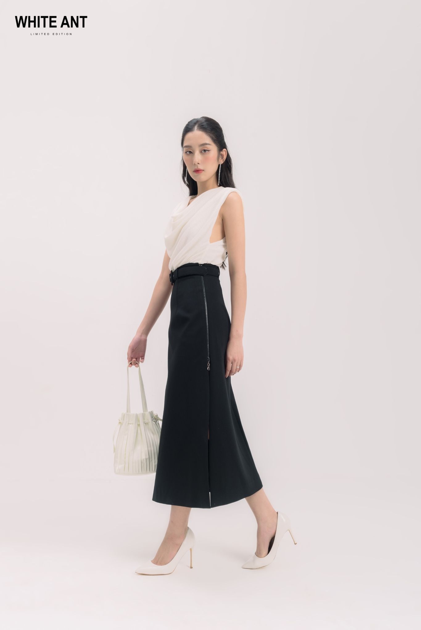 Chân Váy A Dáng Dài Xẻ Hông Nữ White Ant BEVIS MIDI SKIRT 110103008