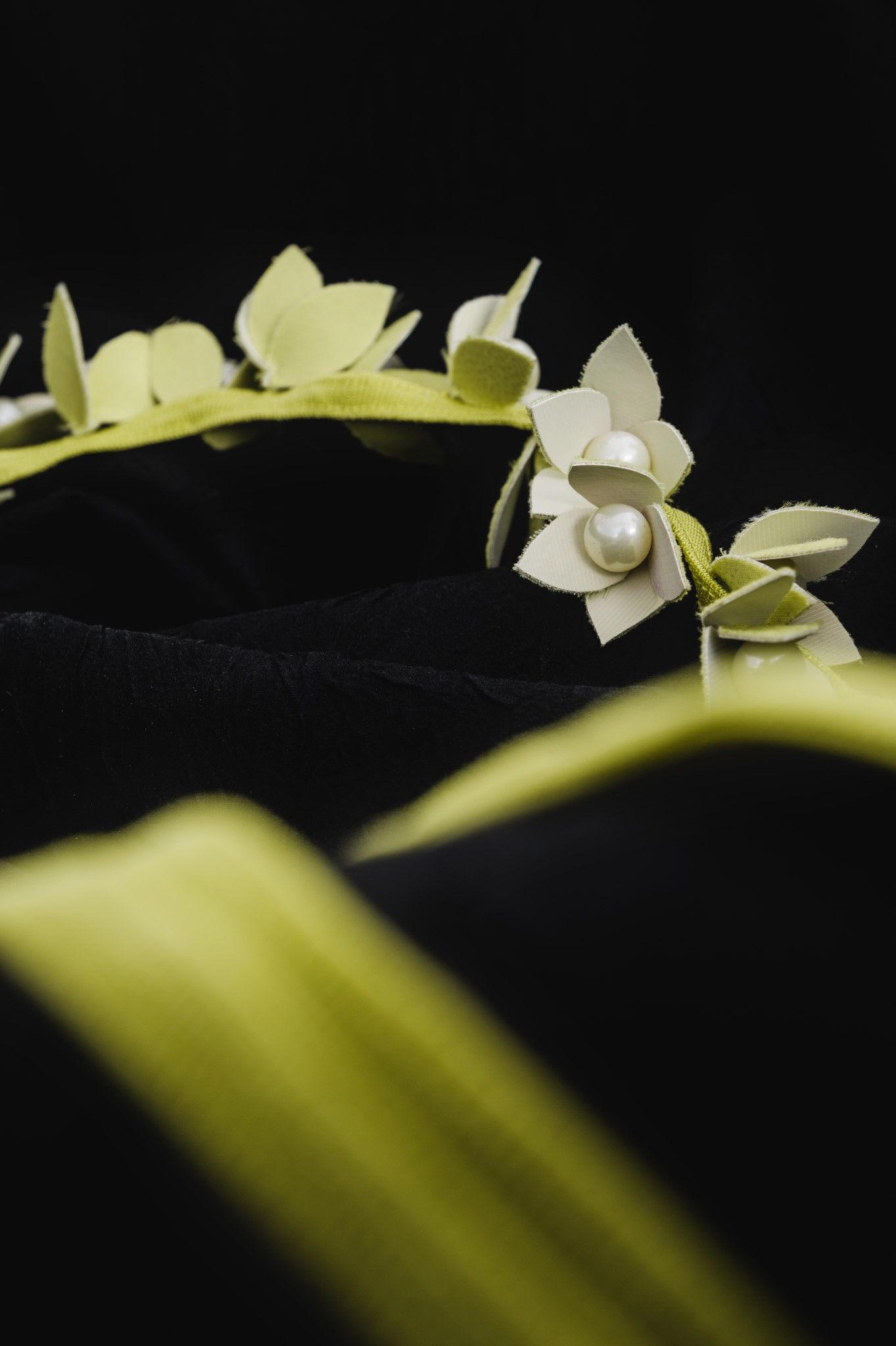 LEATHER BLOSSOM BELT