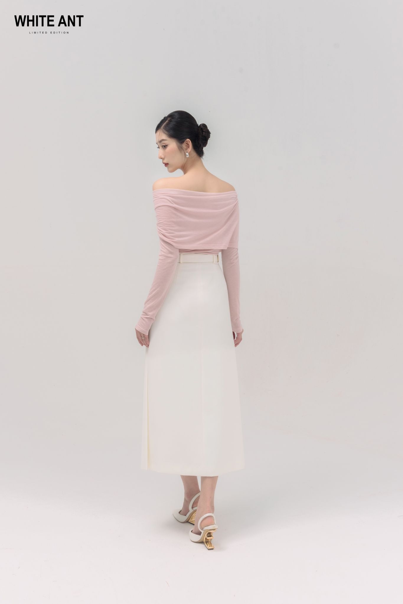 Chân Váy A Dáng Dài Xẻ Hông Nữ White Ant BEVIS MIDI SKIRT 110103008