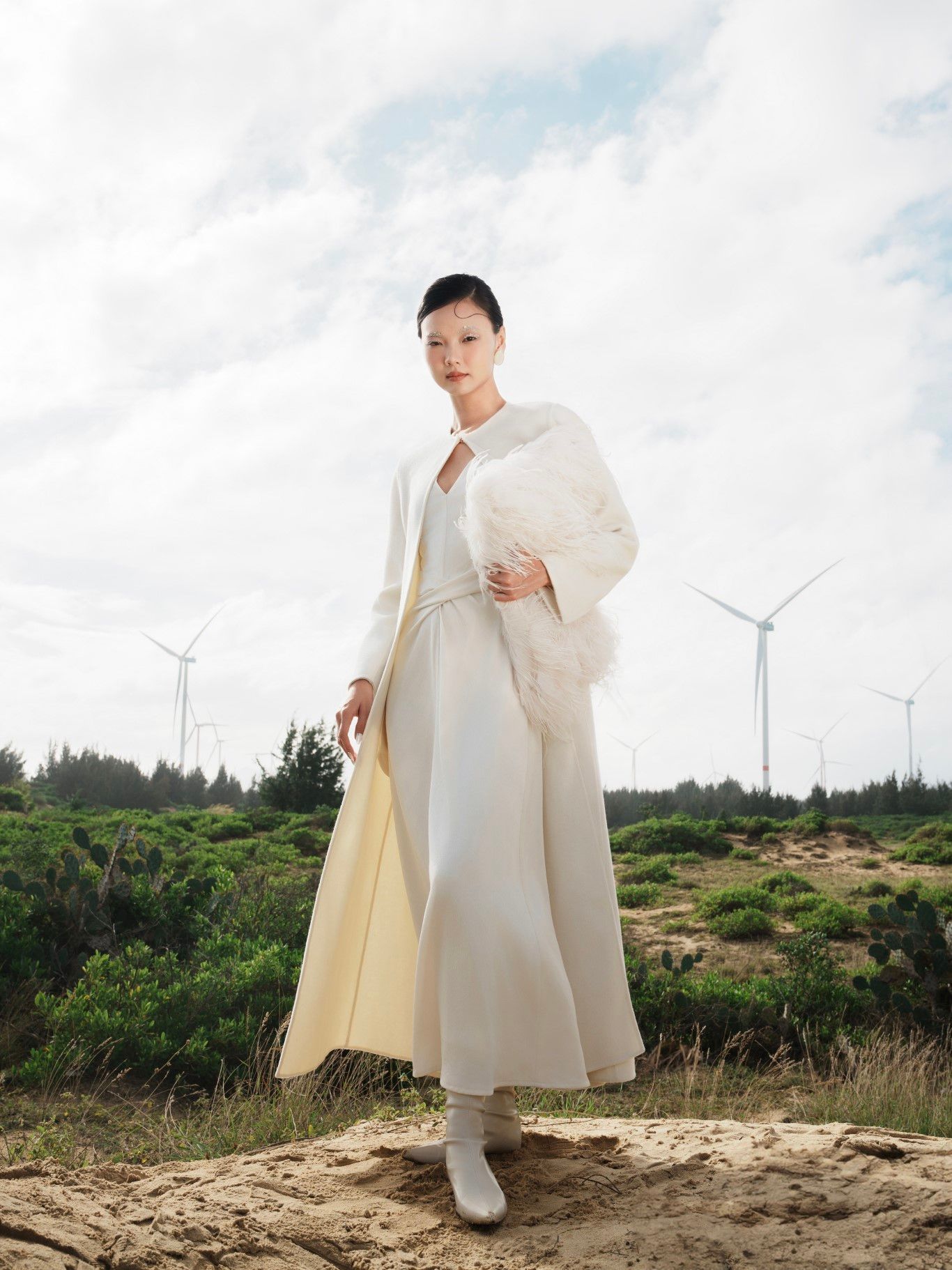 Măng Tô Lông Tơ Dê Cổ Tròn Nữ WHITE ANT MIAH CASHMERE LONG COAT 150700069