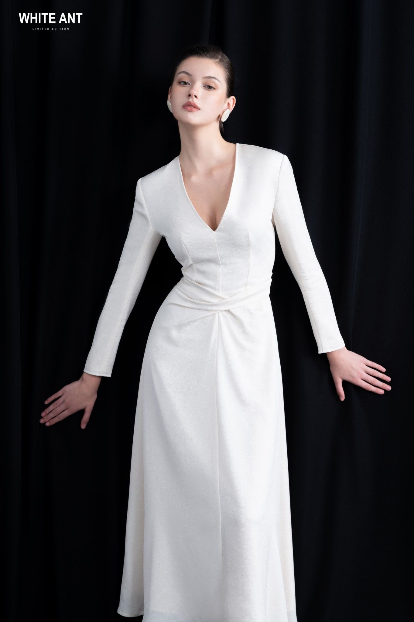 Đầm Tay Dài Xoắn Eo cổ V Nữ WHITE ANT DIA V-NECK WRAP DRESS 121600009