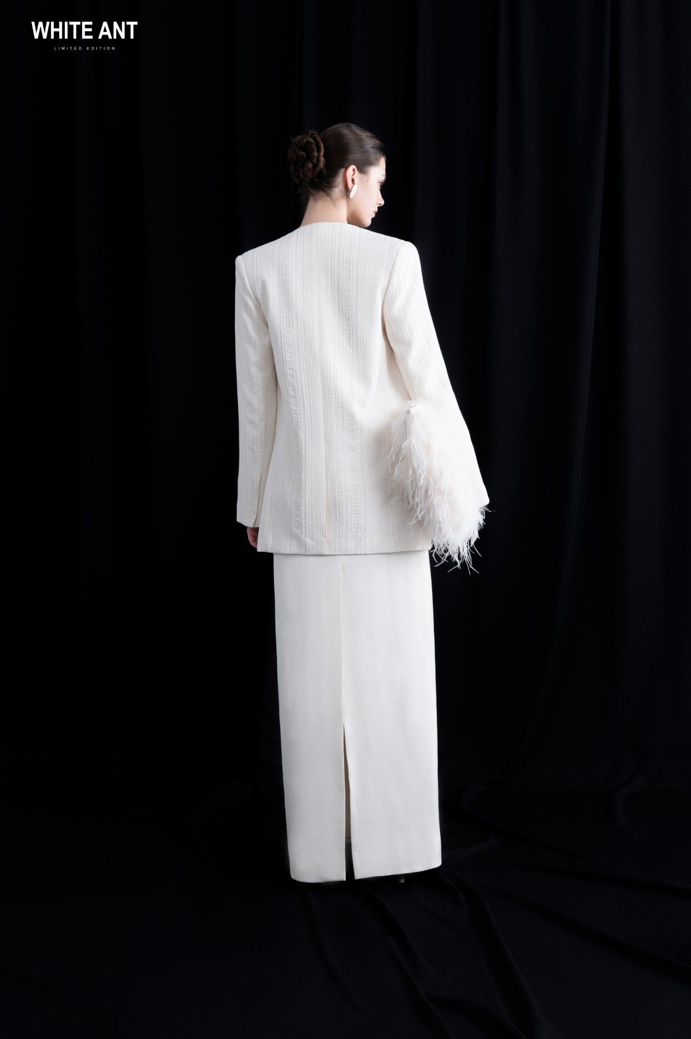 COLLARLESS BLAZER