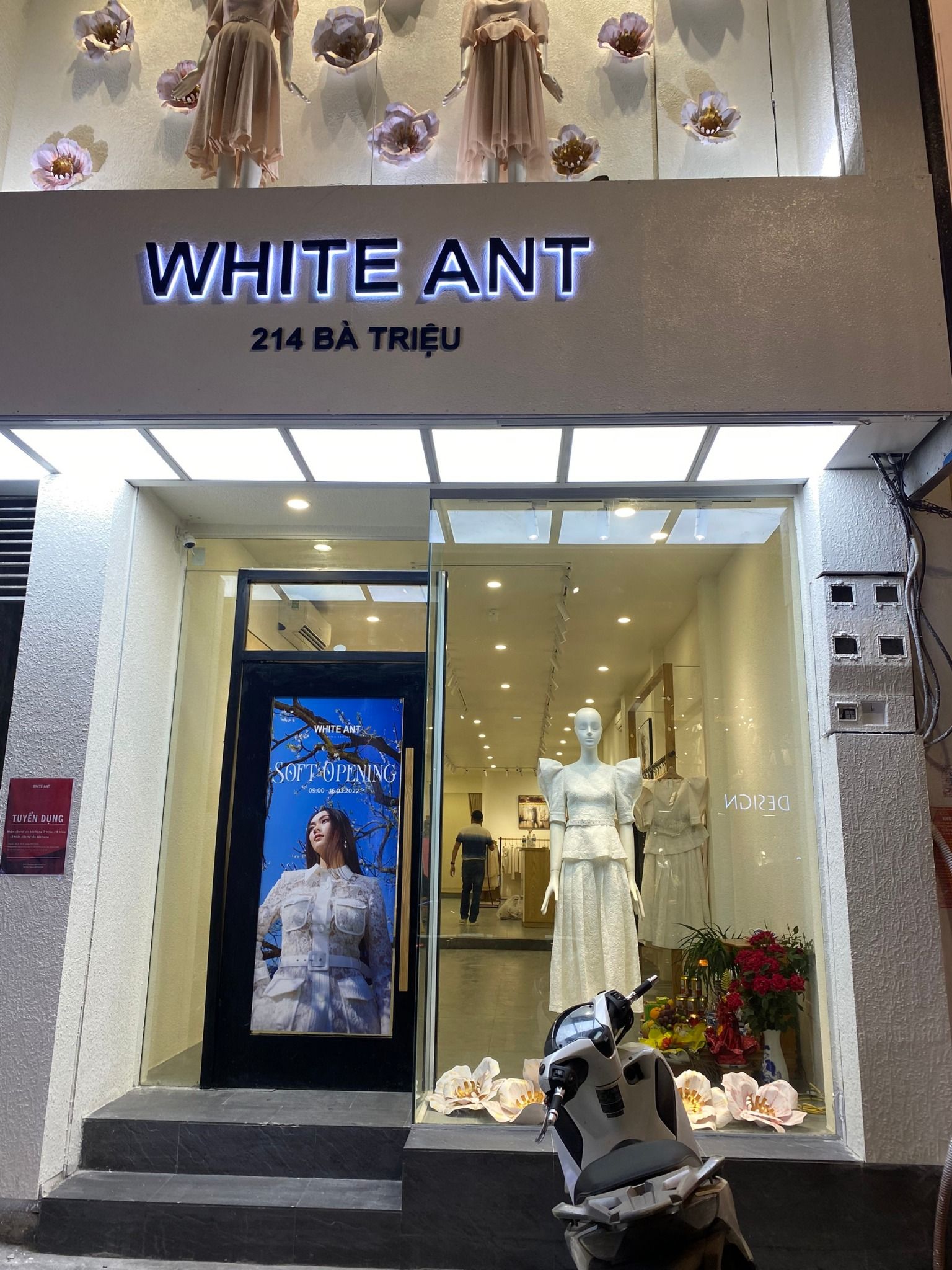 Flagship Store 23: Số 214 Bà Triệu , Hai Bà Trưng, Hà Nội