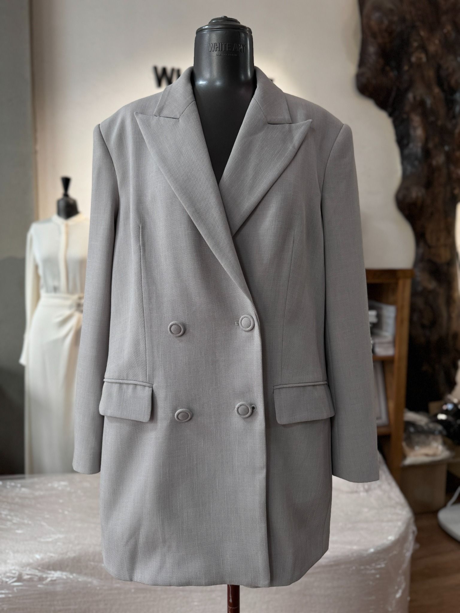 MEREDITH POINTED BLAZER