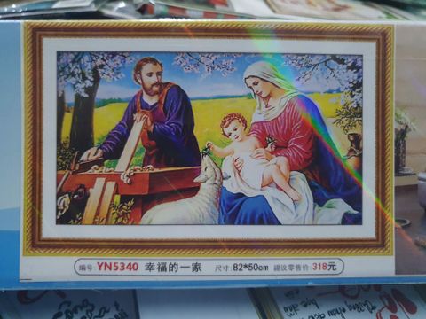 Tranh gắn đá gia đình chúa kích thước 82x50cm Tranh gắn đá gia đình chúa kích thước 82x50cm