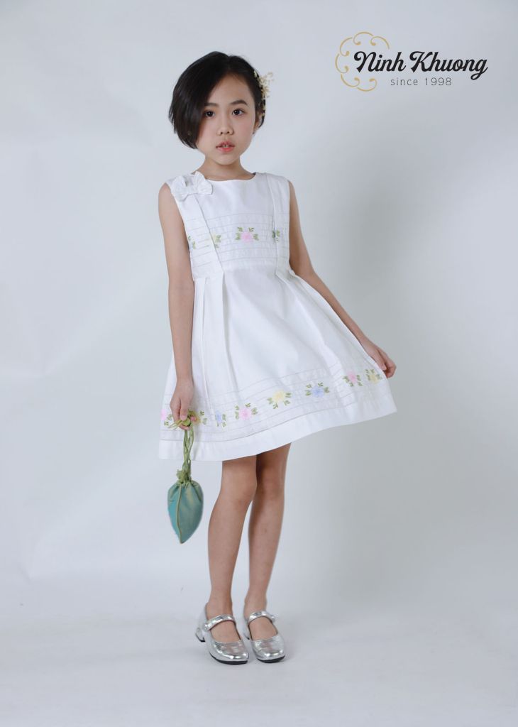 Đầm rua xếp ly từ vai