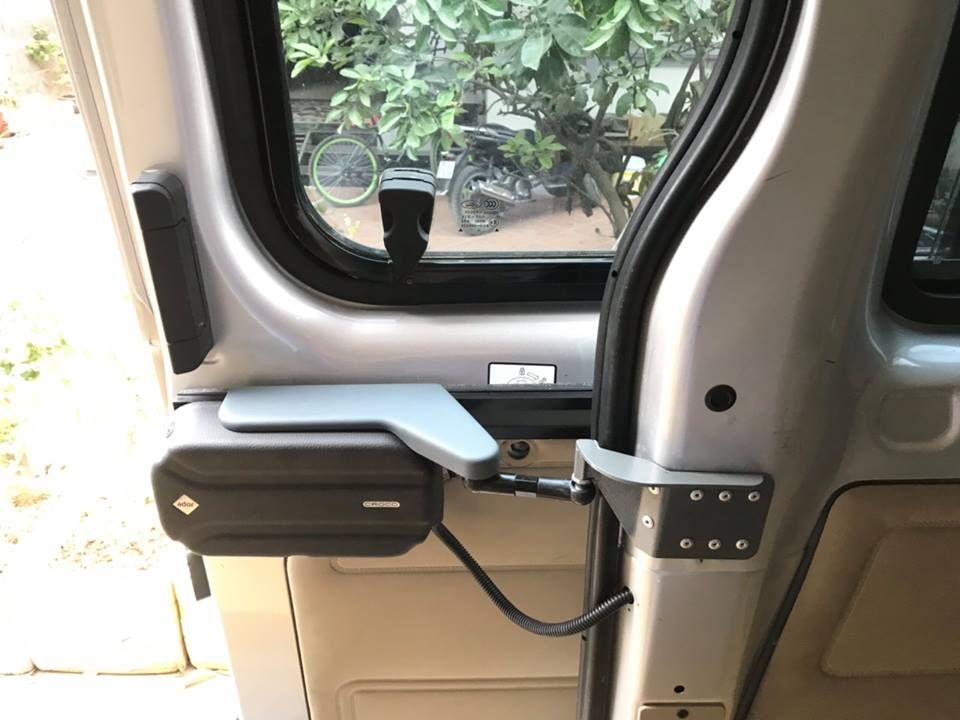 Độ cửa lùa tự động Nga cho xe Ford Transit