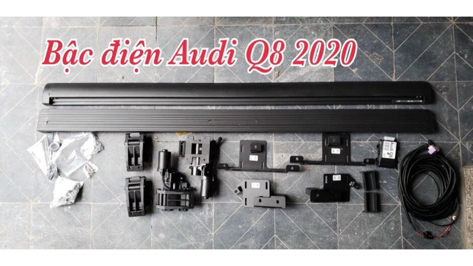 Bậc điện thụt thò Audi Q8 2020