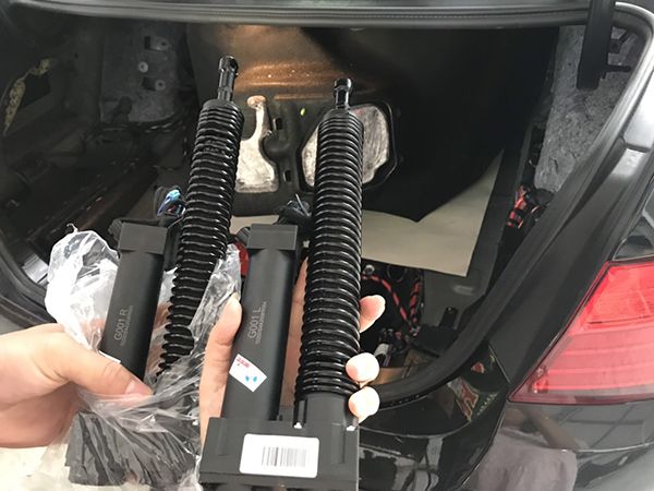 Độ cốp điện tự động xe BMW Series 5 bộ 2 ty