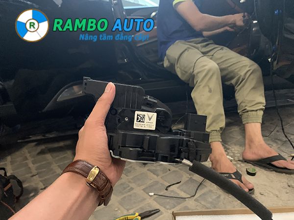 Cửa Hít Tự Động Xe Vinfast Lux Sa  - Rambo Auto