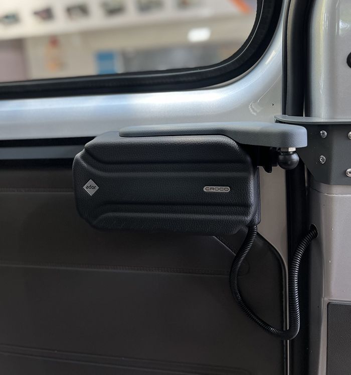 Độ cửa lùa tự động xe Ford Transit 2019