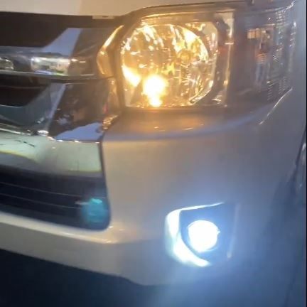Lắp đèn bi gầm tăng sáng Toyota Hiace