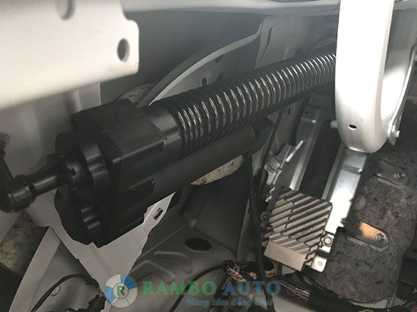 Độ cốp điện tự động BMW 528i mới nhất tại Rambo Lạc Long Quân