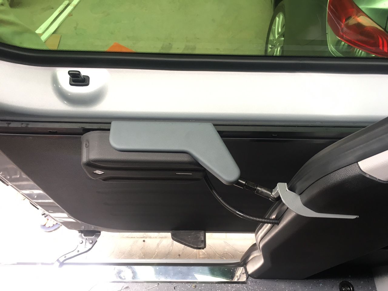 Độ cửa lùa tự động Croco xe Hyundai Solati 2018 - 2020