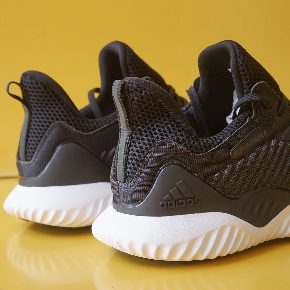 Alphabounce Beyond Đen Trắng