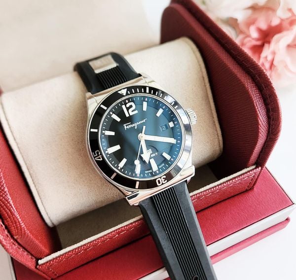 Salvatore ferragamo 1898 sport watch sale