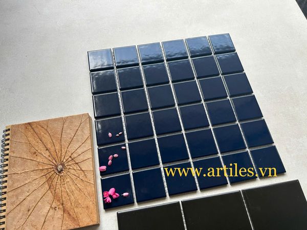 Gạch mosaic màu xanh tím bóng
