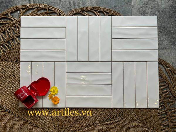 7,5 x30cm - Gạch thẻ trắng bóng lượn sóng đẹp